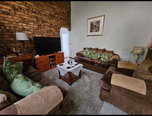 3 BEDROOM TOWNHOUSE FOR SALE IN GLEN MARAIS